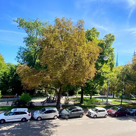 Quiet & Park View - Mitte Apartment Ulm